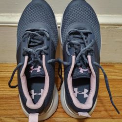Pair Of Women Under Armour Shoes Size 7.5 Only Used Once. 