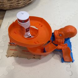 Free-Hot Wheels City Nemesis Octopus Invasion Attack Playset 