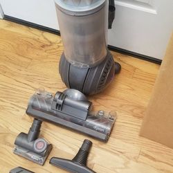 NEW cond DYSON ANIMAL VACUUM WITH ATTACHMENTS  , AMAZING POWER SUCTION  , WORKS EXCELLENT 