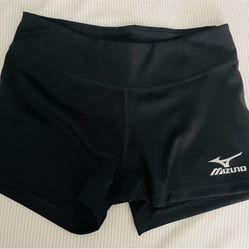 Mizuno Women’s Victory Volleyball shorts. Size M- 3.5 in. inseam