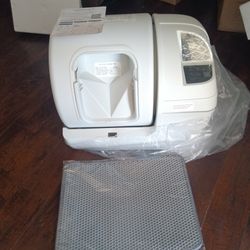 Self Cleaning Cat Litter Box 