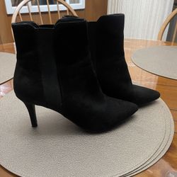 WOMEN HEEL BOOTS SIZE 6.5