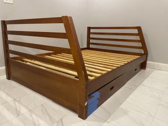 Full Bed/2 Drawersr-one of them is broken. Pick up only- Clovis & Kings Canyon, Fresno Ca $60
