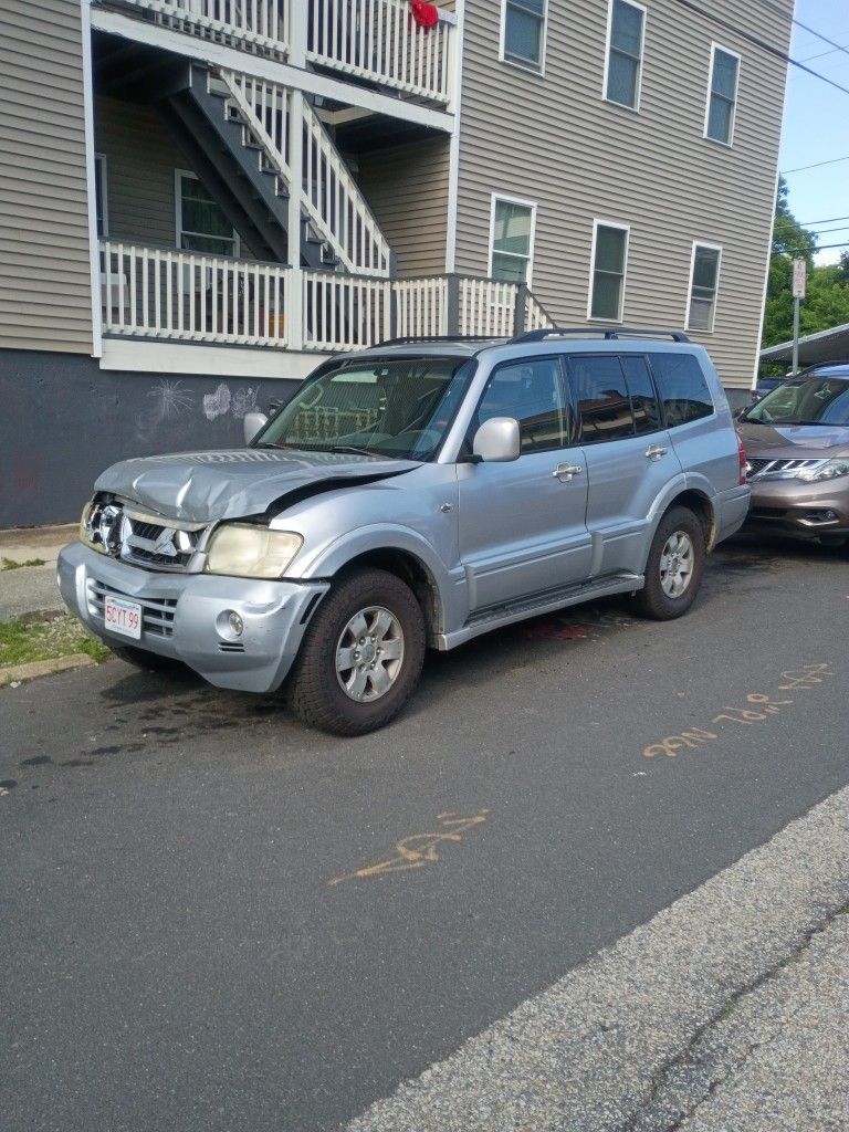 2004 Mitsubishi Montero