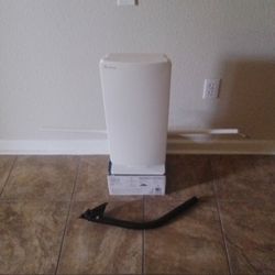 Antop HD Smart Panel Antenna 4k With Base & Roof Mount Bracket, No Cables 