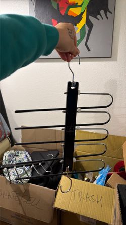 Pants hangers x4