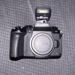 Panasonic LUMIX DMC-G85 Mirrorless Camera