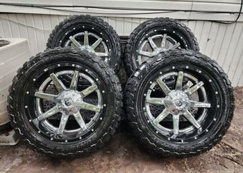 22" Fuel Rims with All terrain Toyo Tires