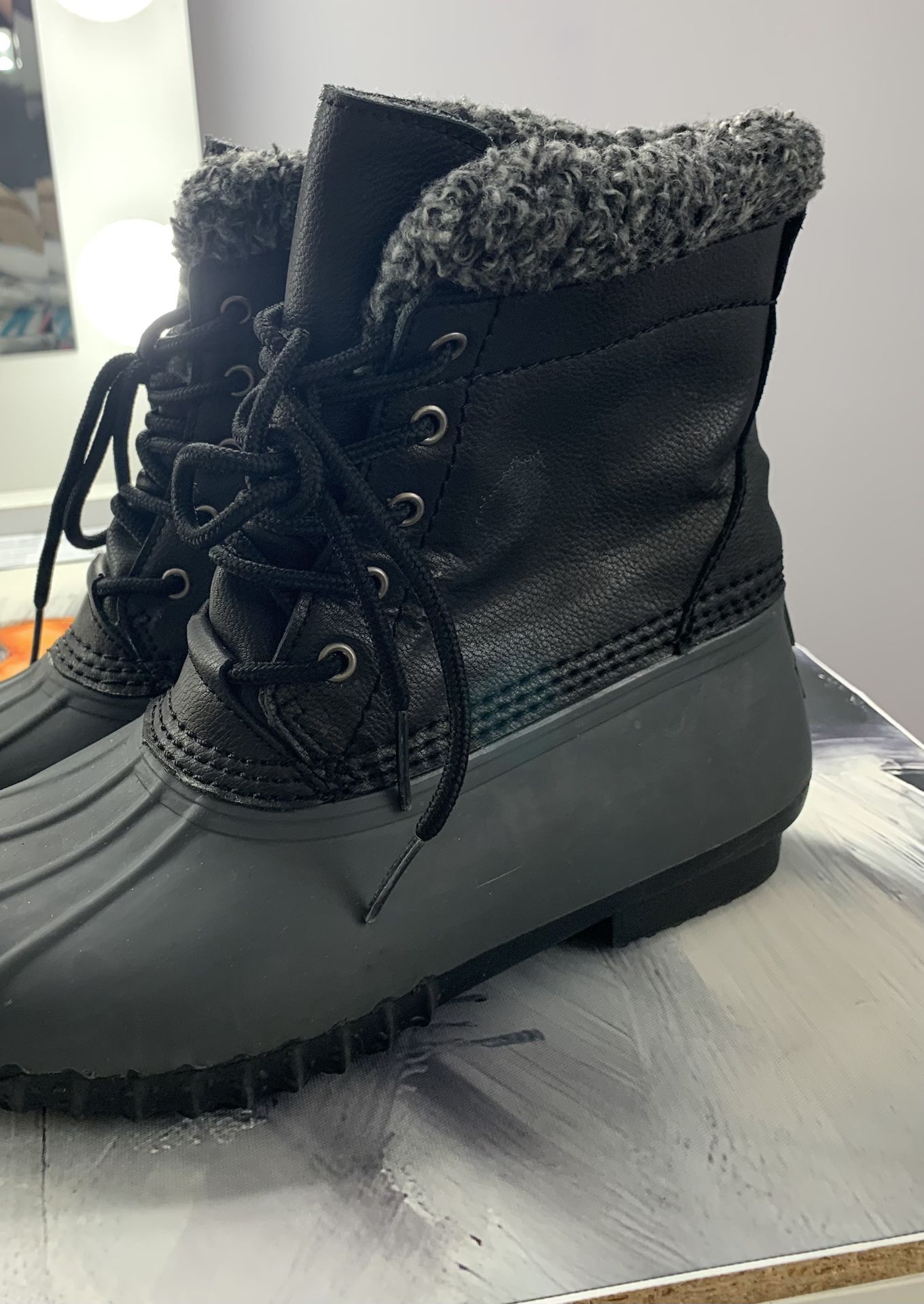 AMERICAN EAGLE SNOW BOOTS SIZE 7 