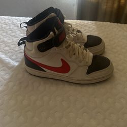 Size 5y Nike Court Borough Sneakers