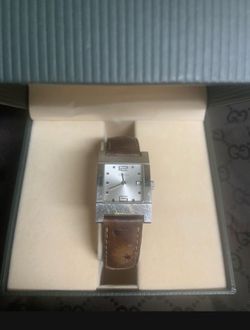 Authentic  Women's PREMIUM OSTRICH Leather Strap Gucci Watch !!!Excellent Condition!! With receipt