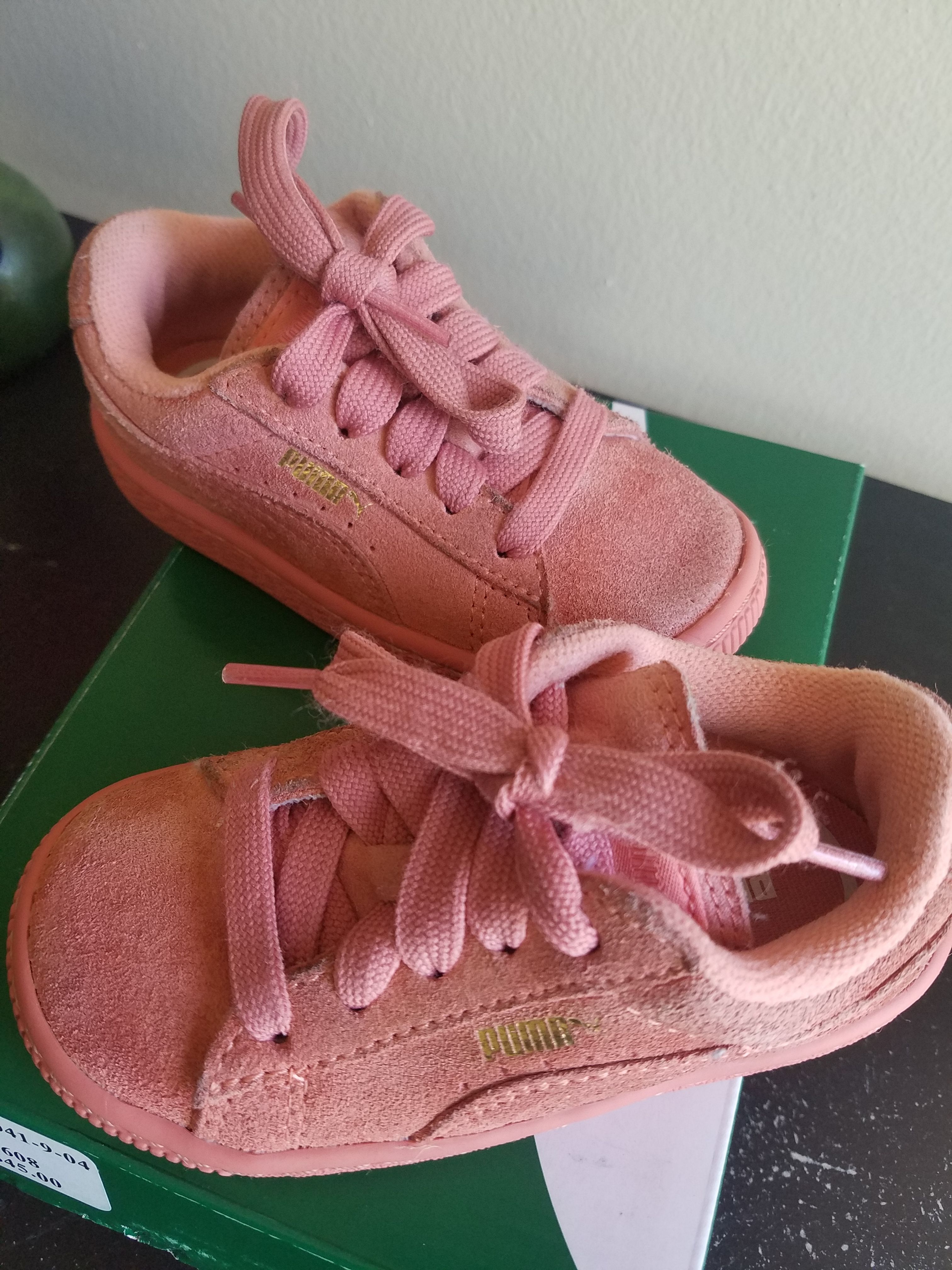 Suede Pink Puma size 6c