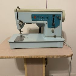 VINTAGE SINGER SEWING MACHINE