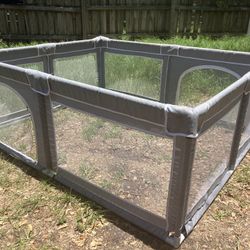Play pen / baby gate (DELIVERY AVAILABLE