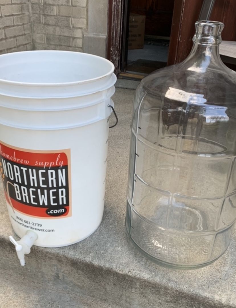 Homebrew Bottling Bucket + 6 Gallon Carboy