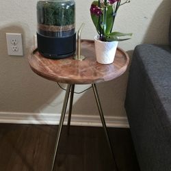 End Tables (SET OF 2) - Round. Gold Metal Finished Legs (Gold) Wood Top