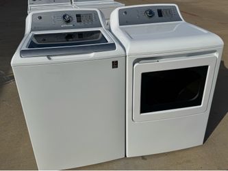 Nice ge washer with agitator and ge dryer set electric  extra large capacity working perfectly. Extra for delivery . same day delivery and installatio