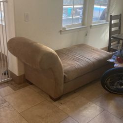 Chase Lounge- Can Deliver