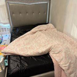 Queen Size Bed 
