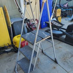Heavy Duty Step Stool Great For Painters Handyman  Construction 