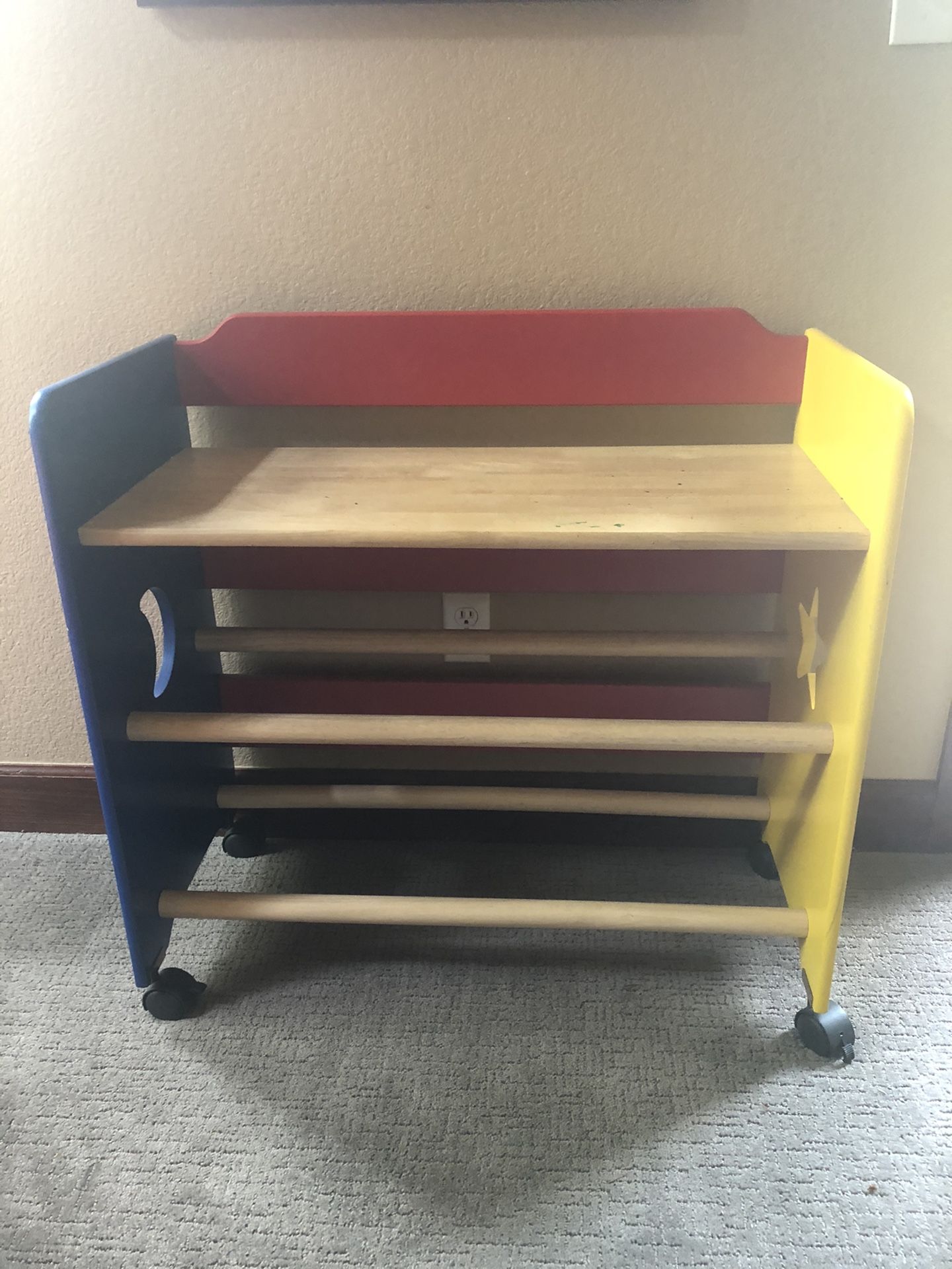 Kids toy shelf