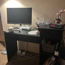 Black Desk