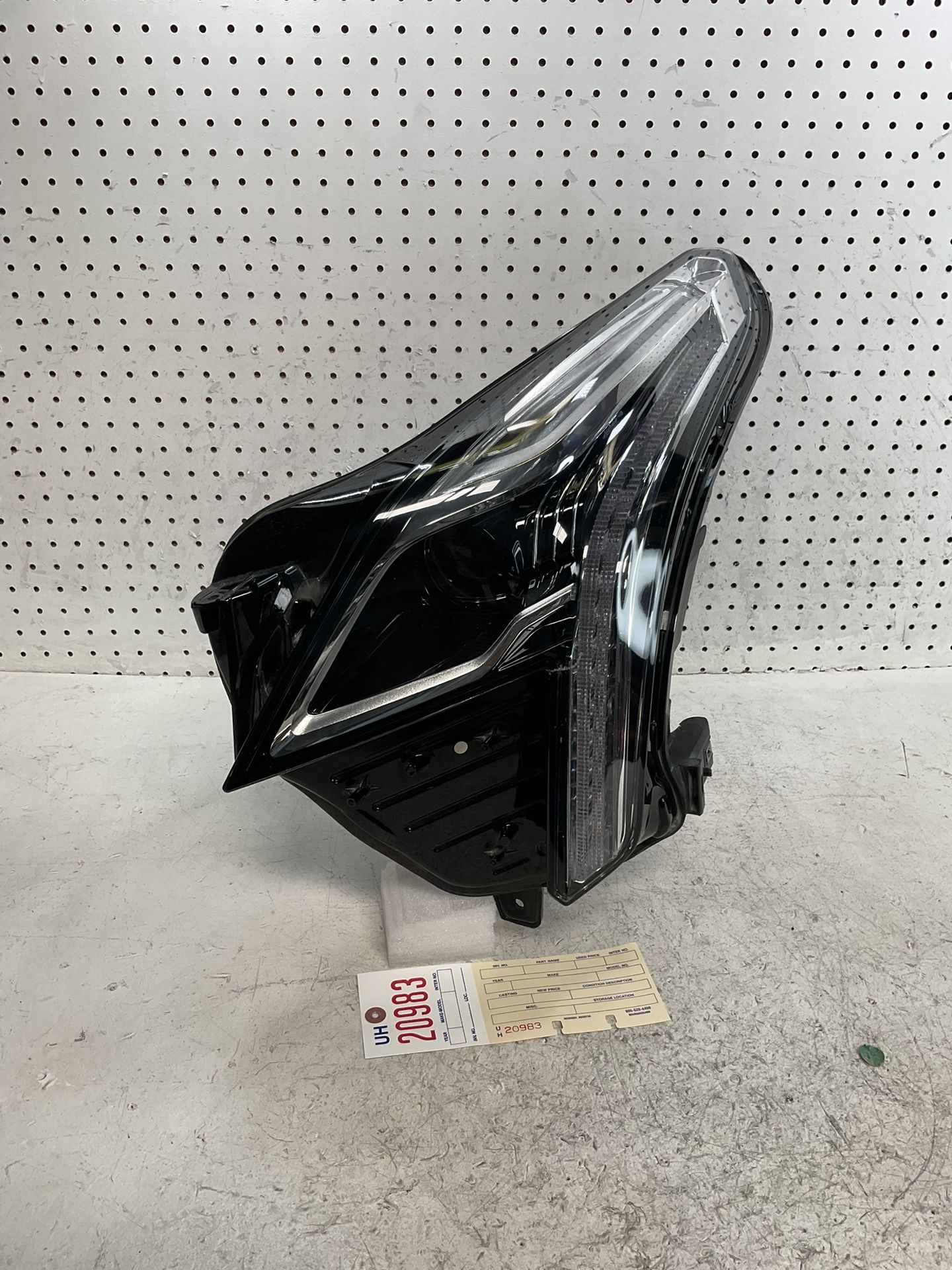 2017 2019 CADILLAC XT5 LEFT SIDE LED HEADLIGHT LAMP OEM