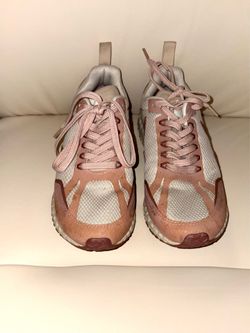 Veja Condor 2 Alveomesh running shoes in the Natural Dried-Petal Pink color combination (dried petal pink and cream).