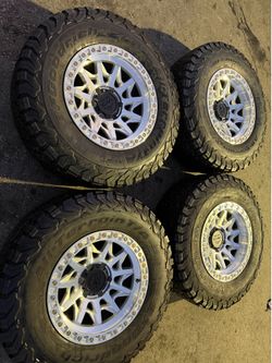 🚨🚘Bendo un set de Rines nuevos con llantas usados 28570R17 para Toyota Tacoma Chevy silverado