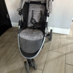 3 Wheel Stroller w/ lockable Wheels And Shade cover