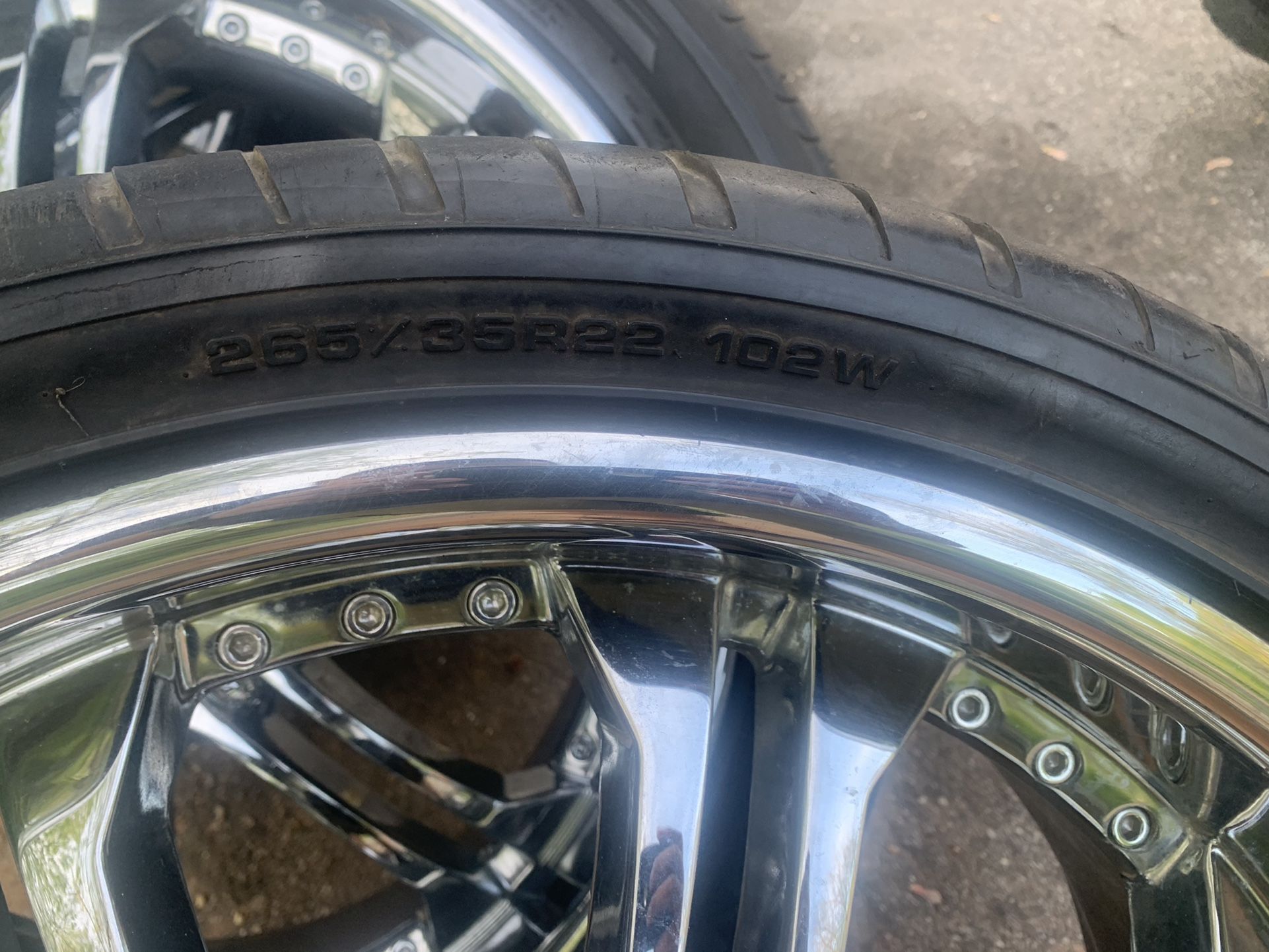 Rims Size 255/35/22 5 Lugs Universal