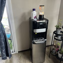 Brio bottom loading water dispenser