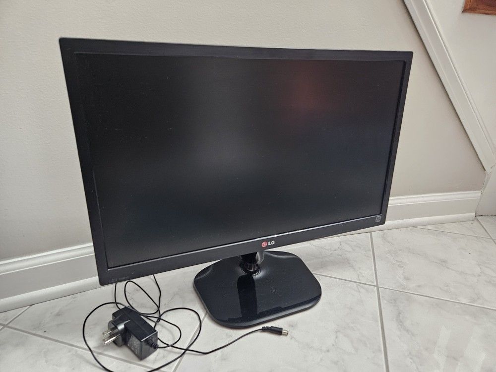 LG Monitor - 24 Inch