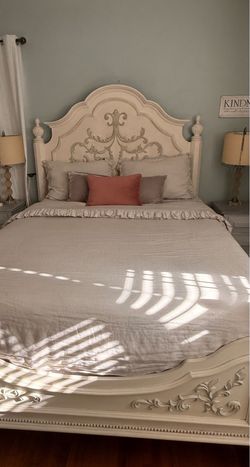 Beautiful Queen French Country-Cottage- Shabby Chic Bed Frame