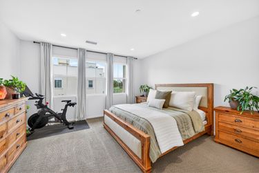 4 Piece Wood King Bedroom Set