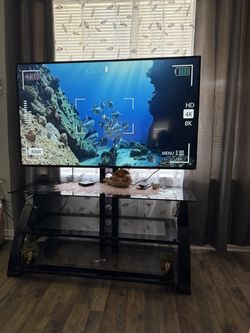 Mueble de vidrio para la televisión