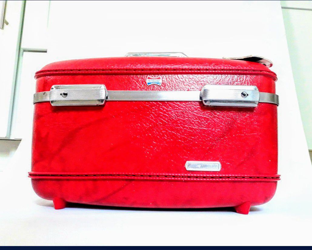 Authentic 1960 VintageLove American Tourister Make Up Travel Case.