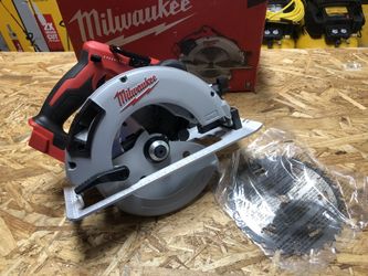 Milwaukee M18 18-Volt Lithium-Ion Brushless Cordless 7-1/4 in. Circular Saw (Tool-Only)