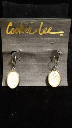 New Cookie Lee gorgeous silver and cracked ice earring original tag $16 C matching bracelet and necklace