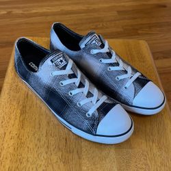 NEW CONVERSE SHOES size 11 Women 