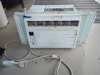 Window AC unit 6000 BTU