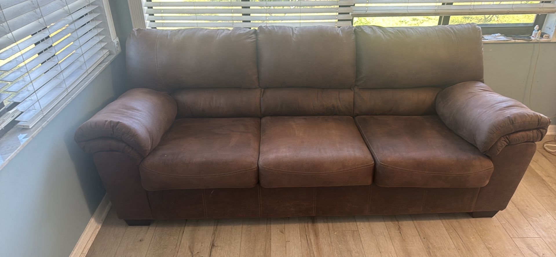 Couch (Ashley) Large 