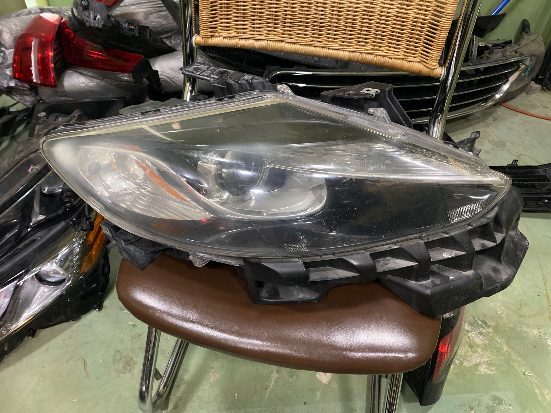 Mazda CX-9 right headlight 2013 2014 2015