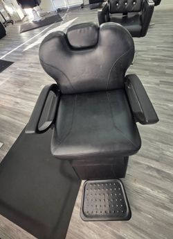 Black Hydraulic Barber Chair