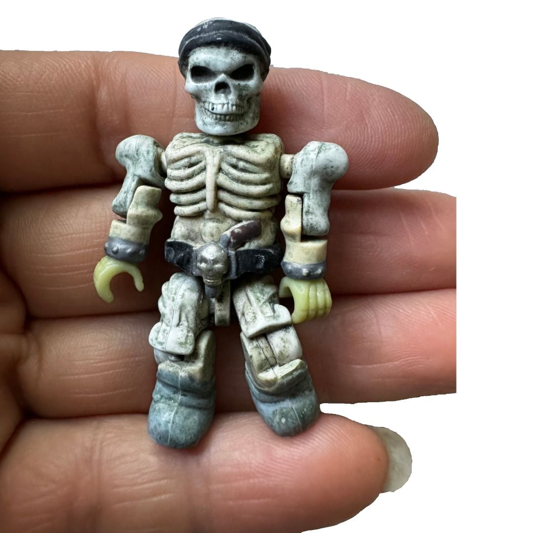 LEGO Skeleton Pirate Humanoid Minifigure
