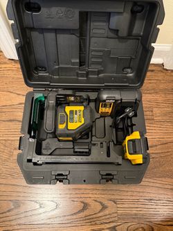 20V Green Cross Line Laser Level with 20V MAX XR 2.0 Ah Battery Pack and Charger