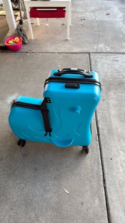 Suit case with wheel