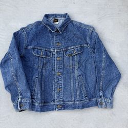 Lee denim jacket with a relaxed fit jacket size Xl