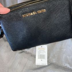 Michael Kors Travel Wallet 