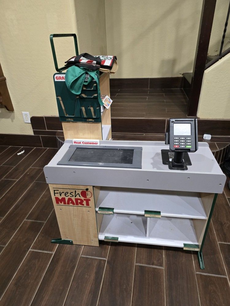 Melissa & Doug Grocery Store